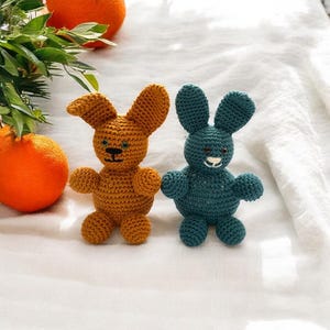 German pattern only - Häkelanleitung Osterhase Fred - kleiner Hase (20cm) Aus festem Baumwollgarn, für Anfänger - German Pattern only