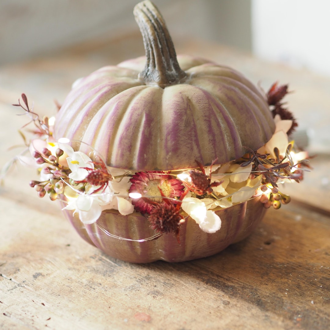 Deko Kürbis mit Seidenblumen | Herbstdeko Tisch | Kürbis Deko mit Lichterkette | Shabby Chic Tischdeko | Herbst Dekoration