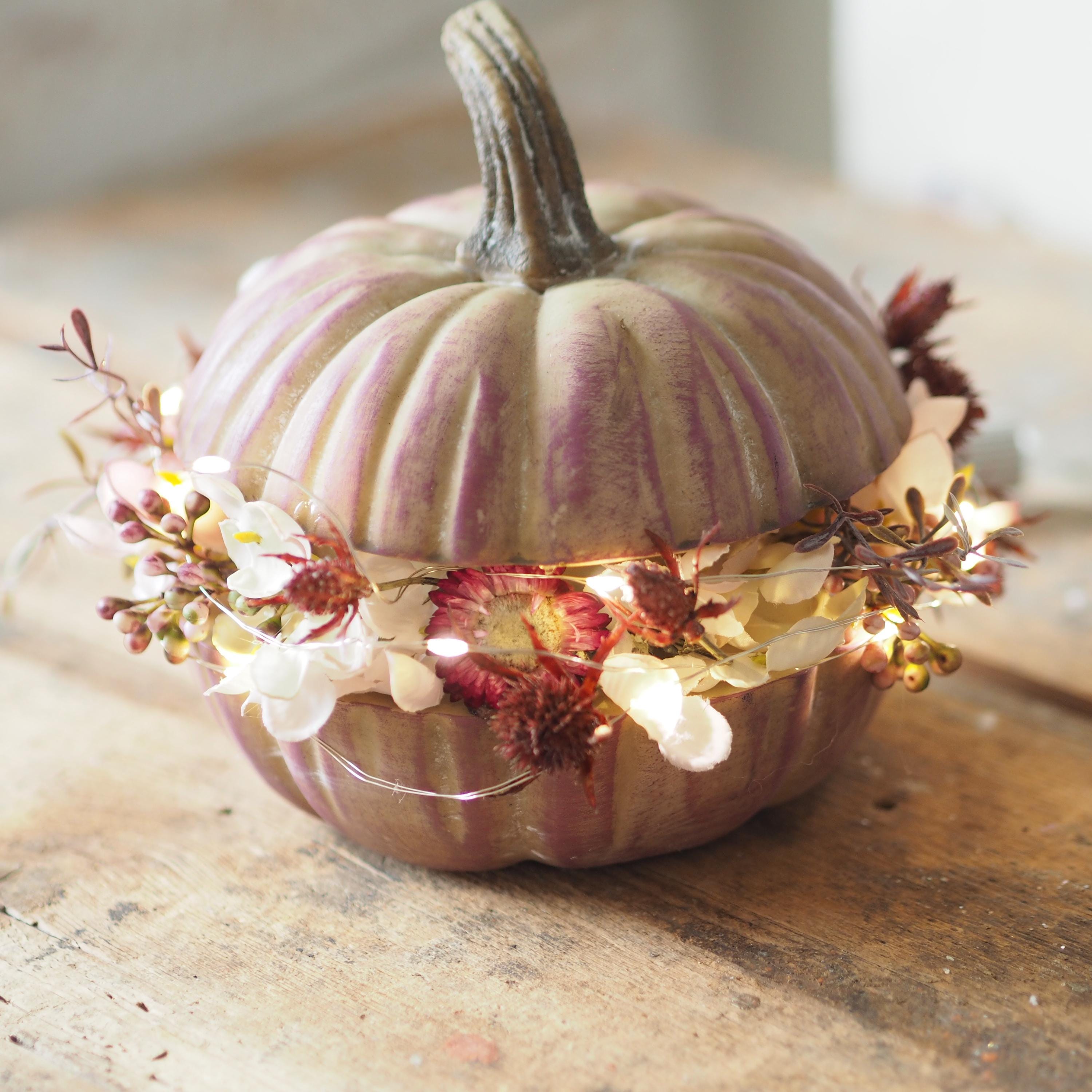 Deko Kürbis mit Seidenblumen | Herbstdeko Tisch | Kürbis Deko mit Lichterkette | Shabby Chic Tischdeko | Herbst Dekoration