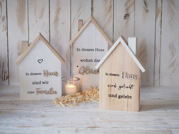 Haus Holzhaus mit Spruch