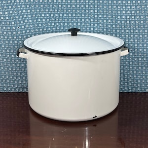 Vintage White Enamelware Stock Pot with Black Rim and Lid – 12 Quart Capacity