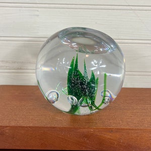 Vintage Vicke Lindstrand Kosta Boda Swedish Crystal &quot;Seaweed&quot; Art Glass Paperweight - Signed and Numbered