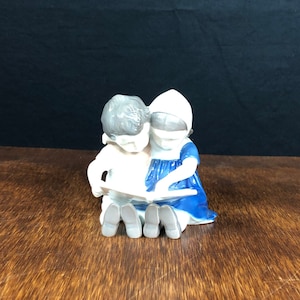 Bing & Grøndahl Figurine – Boy and Girl Reading – Copenhagen Denmark #1567 – Ingeborg Plockross Irminger Design