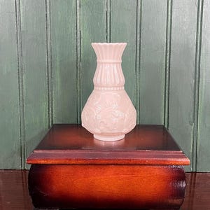 Vintage Belleek Ireland Vase – 5&quot; Fluted Porcelain Bud Vase with Beaded & Scroll Design, 6th Mark (1965–1980)