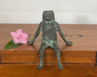Vintage Bronze Frog Shelf Sitter – Verdigris Patina, Whimsical Edge Sitting Garden Decor