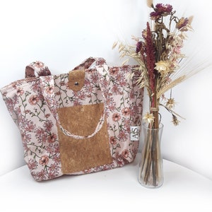 Bolso reversible de corcho/algodón - Hecho a mano con estampado floral rosa - Bolso de corcho - Bolso ecológico único - Perfecto como regalo