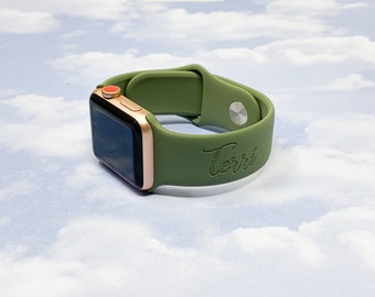 Custom Name Initials Engraved Silicone Apple Watch Band 38/40 42/44 22 colori disponibili personalizzati
