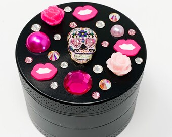 Dia De Los Muertos Day of the Dead Crystal Lips Kisses Black Herb Grinder Custom Spice Grinder 4 Piece 55mm W / Cleaning Tool
