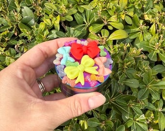 Grinder per erbe arcobaleno con fiocchi arcobaleno, grinder per spezie personalizzato, 4 pezzi, 55 mm, con strumento di pulizia