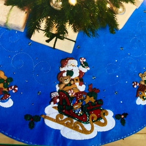 Santa and his Sleigh tree skirt