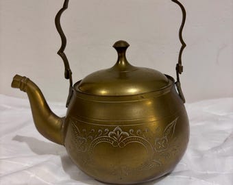 théière en laiton vintage