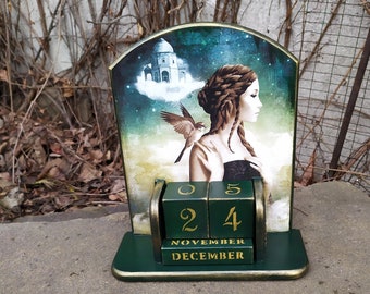 Ukraine shop,Green Wooden Perpetual block calendar, Desk accessories, A handmade gift for