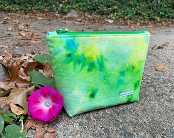 Bolsa con cremallera teñida con hielo: Neceser verde, organizador de algodón hecho a mano