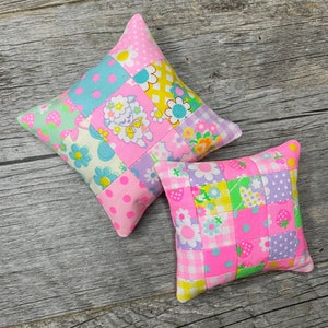 スクエアパッチワークピンクッション：日本製生地、クルミの殻入り