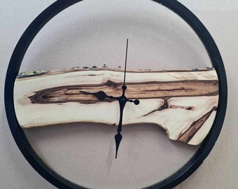 Eine außergewöhnliche Uhr aus Holz handgefertigt, die an jeder Wand ein wunderschönes Schmuckstück ist.