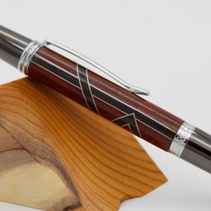 Ballpoint pen made of padauk wood, turned, with inlay image 5