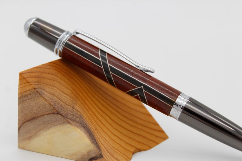 Ballpoint pen made of padauk wood, turned, with inlay image 5