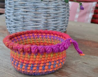 Utensilo/basket/storage with red-white-blue stripes