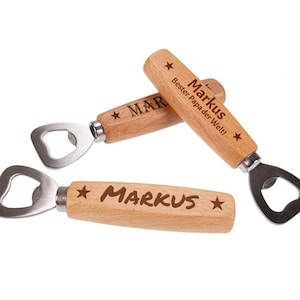 Flaschenöffner mit Name, Holz Öffner, Gravur, Kleine Geschenke für Männer, Vatertag, Wichtelgeschenk, Biergeschenk personalisiert