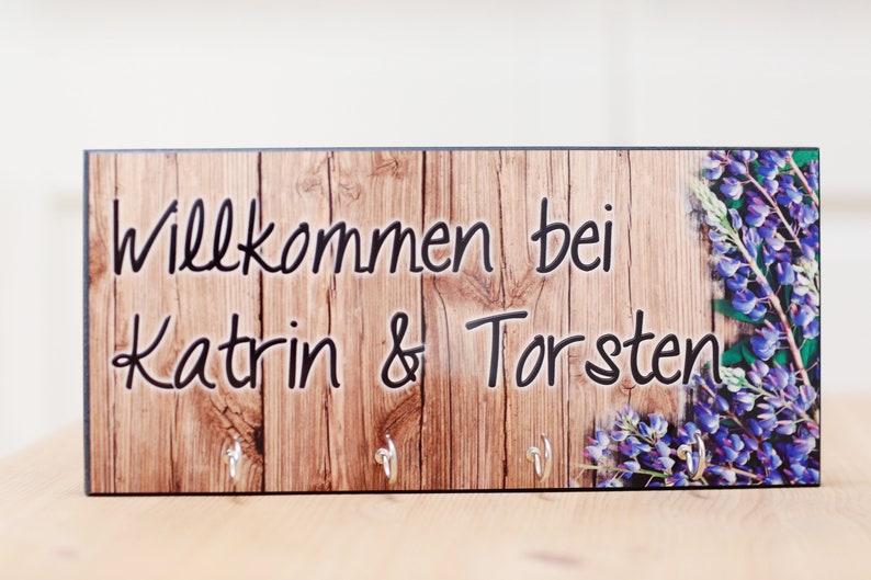 Schlüsselbrett mit Namen bedruckt Holzoptik, Geschenkidee, Hochzeitsgeschenk, Valentinstagsgeschenk, Einzugsgeschenk, Türschild Familie Name Bild 2