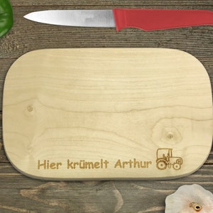 Frühstücksbrettchen mit Name und Motiv graviert, Valentinstagsgeschenk Herz, Traktor, Anker, Einhorn, Bagger, Brett mit Gravur, Geschenk Bild 1