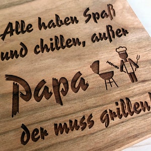 Frühstücksbrett Alle haben Spaß & Chillen, Papa oder individuell mit Name graviert Namensbrett Schneidebrett personalisiert Vatertag Bild 3