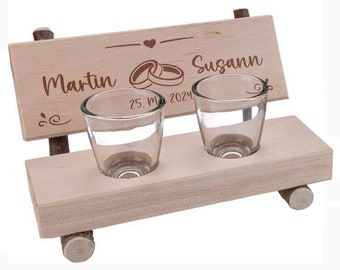 Gepersonaliseerde schnapsbank voor bruiloften, gegraveerd met namen en datum, het perfecte cadeau voor een houten huwelijksjubileum, inclusief 2 schnapsglazen, een leuke decoratieve houten bank.