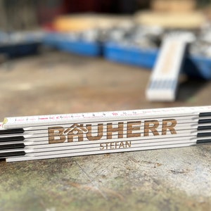 Zollstock BAUHERR | mit Name graviert, Werkzeug, Geschenk Männer, Papa, Vatertag, Opa, Valentinstagsgeschenk, Einzugsgeschenk personalisiert