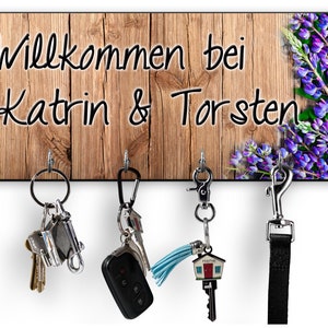 Schlüsselbrett mit Namen bedruckt Holzoptik, Geschenkidee, Hochzeitsgeschenk, Valentinstagsgeschenk, Einzugsgeschenk, Türschild Familie Name Bild 1