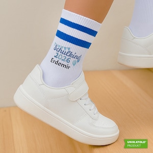 Gepersonaliseerde sokken voor schoolkinderen met hun naam, een leuke outfit voor de eerste schooldag, een leuk cadeautje voor de start van het schooljaar, een klein attentie voor de eerste schooldag.