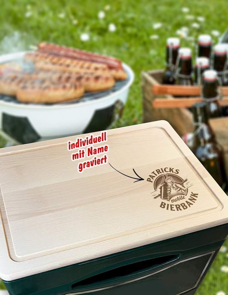 Bierkastensitz mobile Bierbank mit Name personalisiert, Geschenkidee Vatertag Geburtstag Männer, Biergeschenk Holzbrett Gravur Schneidebrett image 1