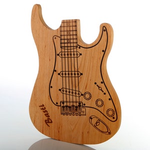 Frühstücksbrett E Gitarre mit Name graviert, Schneidebrett, Geschenk Küche, Holzbrett Deko Küchendeko individualisierte Geschenke Bild 5