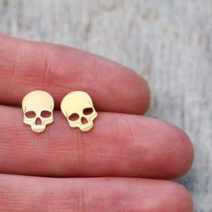 Skull Earrings, Golden Halloween Earrings Skull Studs Halloween Jewelry Spooky Earrings, Spooky Jewelry Small Skull Earrings, Halloween Gift