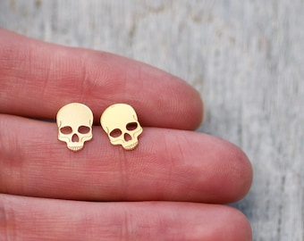 Pendientes de calavera, pendientes dorados de Halloween, pendientes de calavera, joyería de Halloween, pendientes espeluznantes, joyería espeluznante, pendientes de calavera pequeños, regalo de Halloween