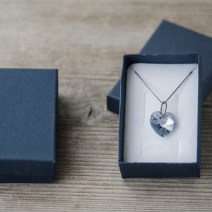 5 foto Scatola portagioie blu 50mmx80mm (1.96"x3.14") Scatola porta orecchini in cartone ecologico Scatola regalo per gioielli Scatola di carta Forniture per imballaggio blu scuro