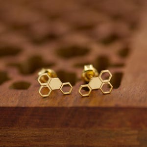 Honey Comb Earrings, Save the Bee Earrings, Honey Comb Studs 24k Earrings, Bee Lover Gift, Honey Earrings, Golden Geometric Jewelry