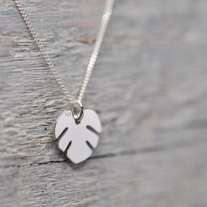 Monstera Charm Necklace, Silver Monstera Leaf Necklace, Plant Necklace, Gift for Wife, Birthday Gift for Her, Dainty Palm Leaf Necklace