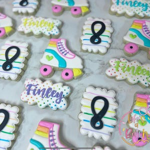 Biscoitos de açúcar decorados com tema feminino