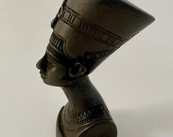 ネフェルティティのブロンズ胸像、エジプトのネフェルティティ女王の
