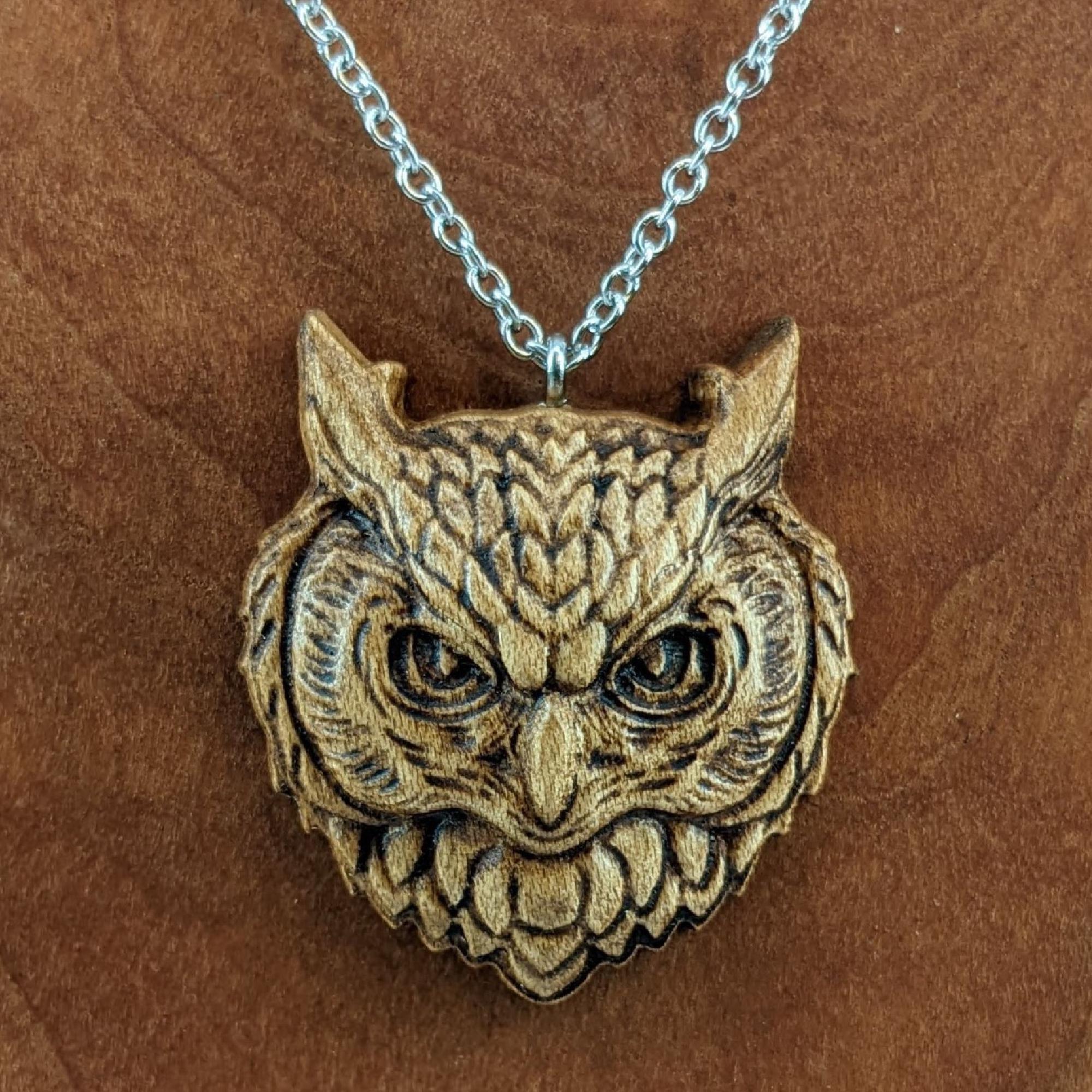 ネックレス ヘッド 木製 フクロウ フクロウの頭の彫刻が施された木製ペンダントネックレス - Etsy 日本
