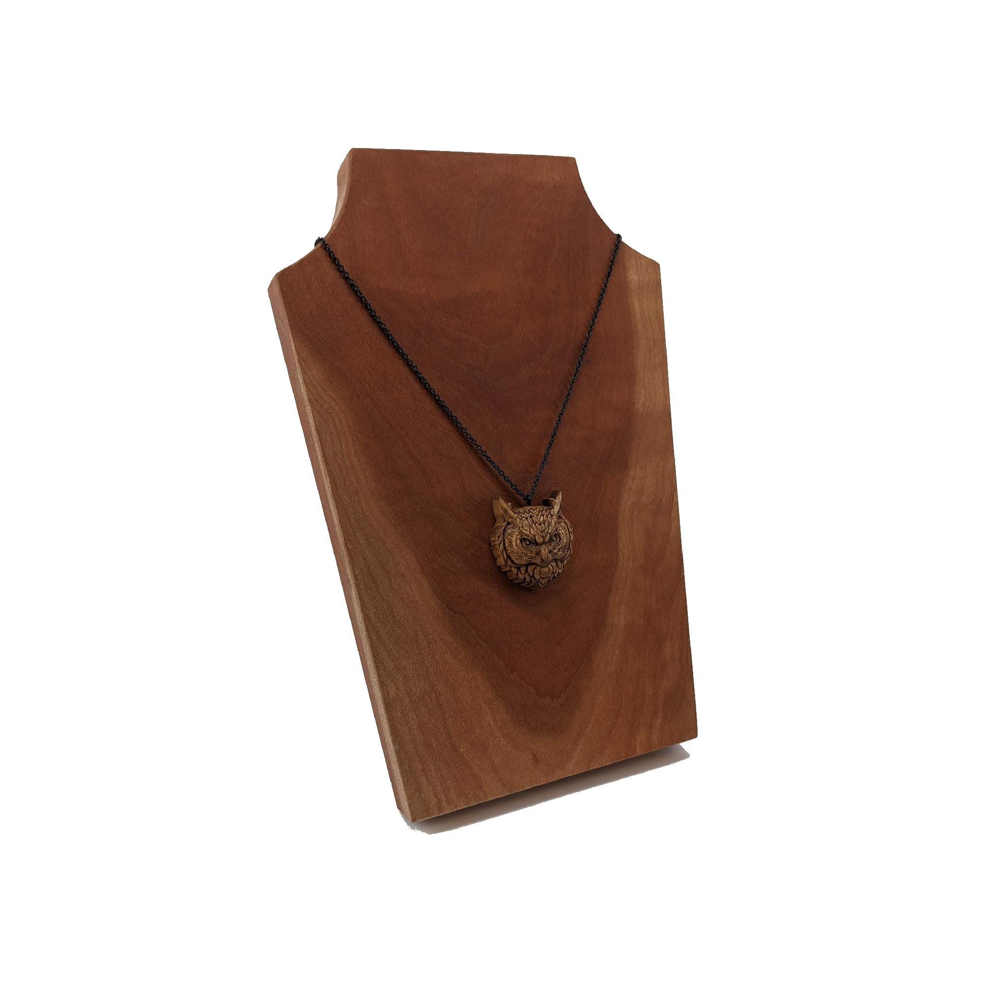 フクロウの頭の彫刻が施された木製ペンダントネックレス - Etsy 日本