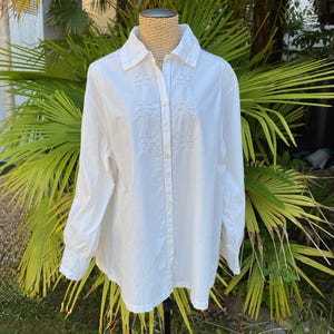 Vintage French smock shirt with hand embroidery, monogramme and pin tucks pleats, crisp white cotton chemise M - L