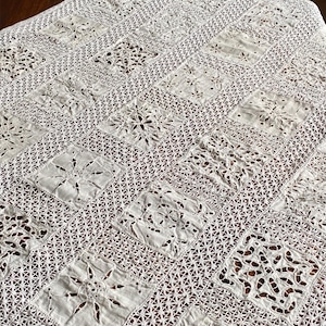 French Vintage Hand-Crocheted Richelieu Tablecloth, Elegance and charm 120cm x 90cm