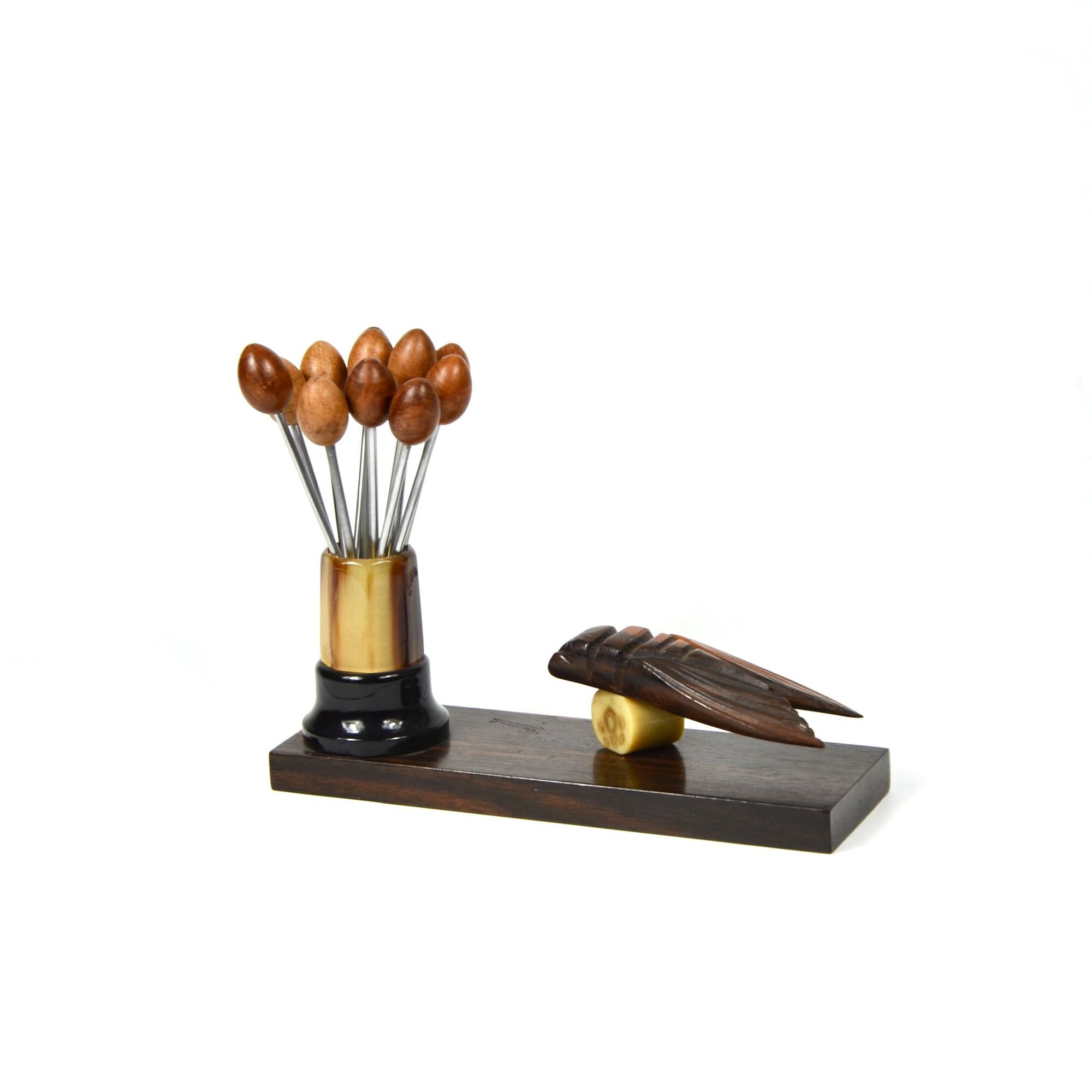 Bâton de Cocktail Art Déco Réglé avec Base en Bois Macassar, Cigale Sculptée et Support Bakelite Cor