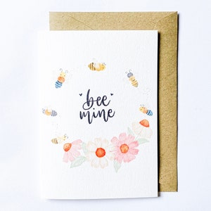 Cartão de Dia dos Namorados Bee Mine | Cartão de Aniversário Bonito para Casal | Cartão Galentines Ilustrado | Cartões de Saudação e Envelopes Feitos à Mão