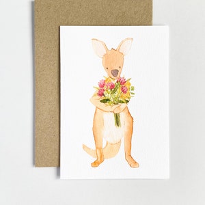 Joey avec carte de fleurs | Animaux indigènes australiens | Art de kangourou | Carte de vœux illustrée | Cartes de vœux et enveloppes faites à la main