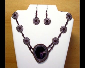 Achatset mit Rocailles und Glasschliffperlen; Collier+Ohrringe; lila