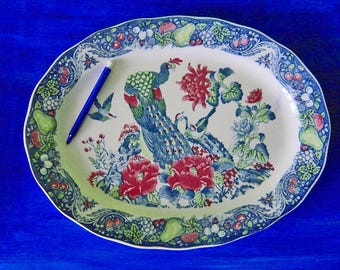 Grande piatto da portata antico, con motivo a pavone, raro, decorazione a trasferimento colorata, ceramica colorata, fruttiera a pavone, ciotola decorativa in ceramica, floreale.