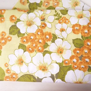 New OVP 70s vintage bed linen, primroses yellow green cottage garden botany trend flowers fabric floral standard size cover pillow set
