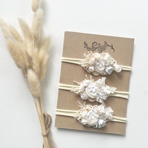 Einheitsgröße ab Newborn 1 Boho Baby Haarband Weiß Creme Geburtsgeschenk Babyfotografie Babyparty Taufe Bild 5